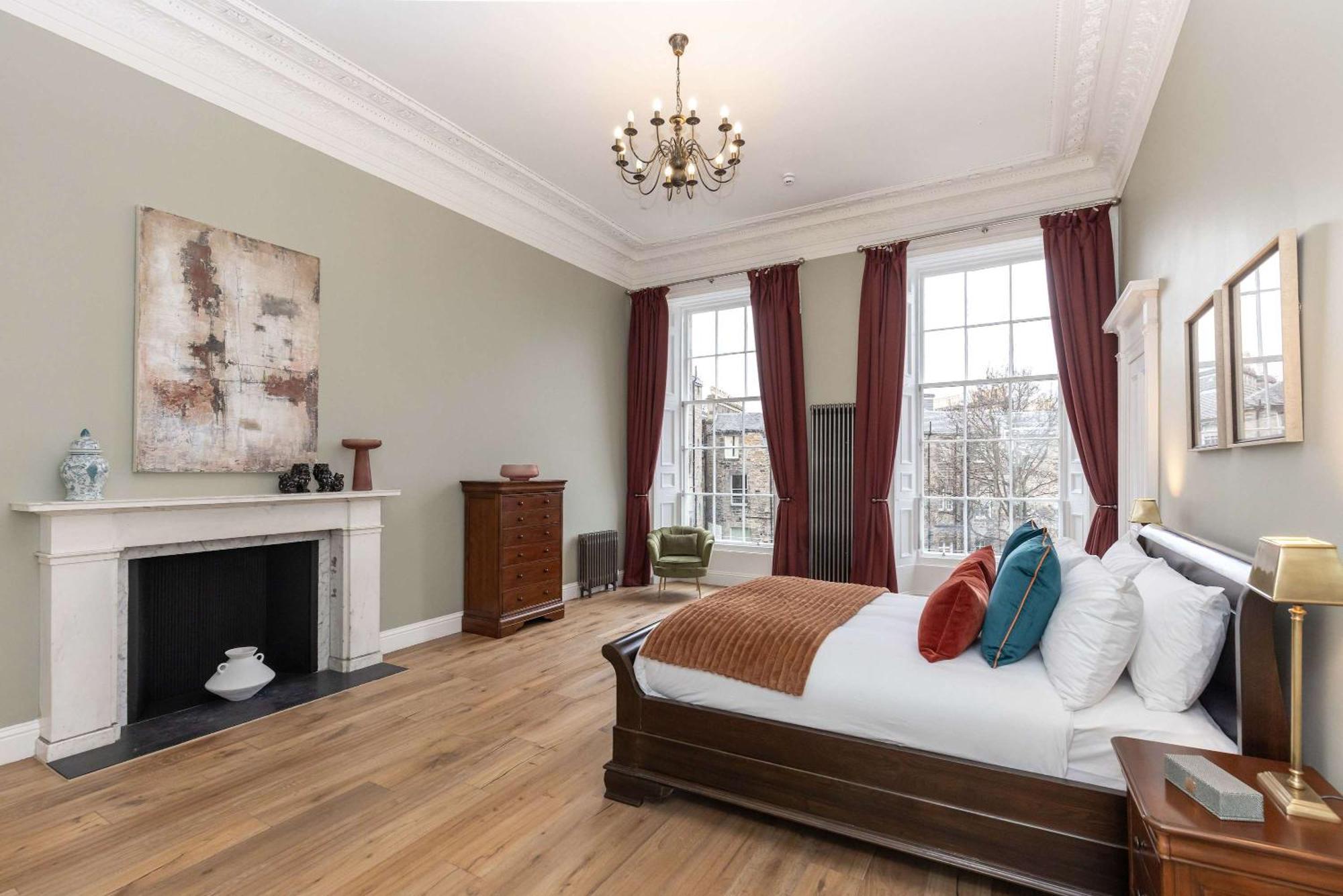 Dragon Suites Luxury Apartments At 9 Albyn Place Edinburgh Exterior photo