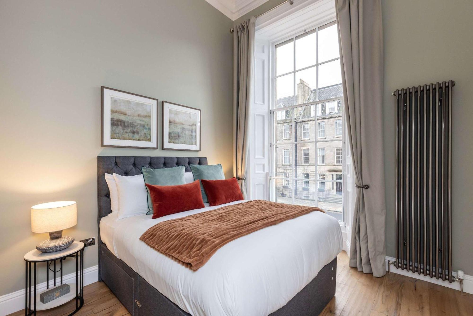 Dragon Suites Luxury Apartments At 9 Albyn Place Edinburgh Exterior photo