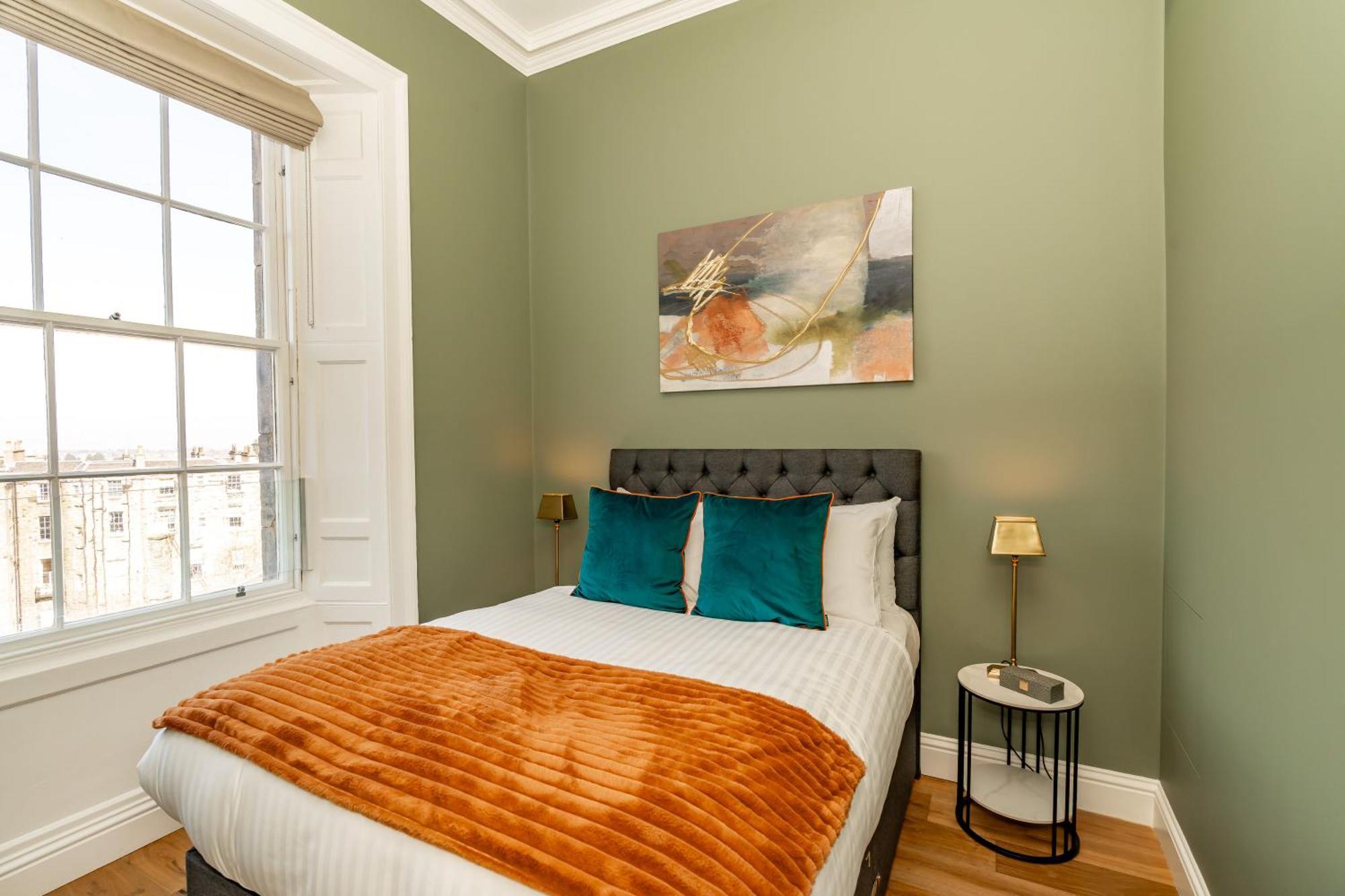 Dragon Suites Luxury Apartments At 9 Albyn Place Edinburgh Exterior photo