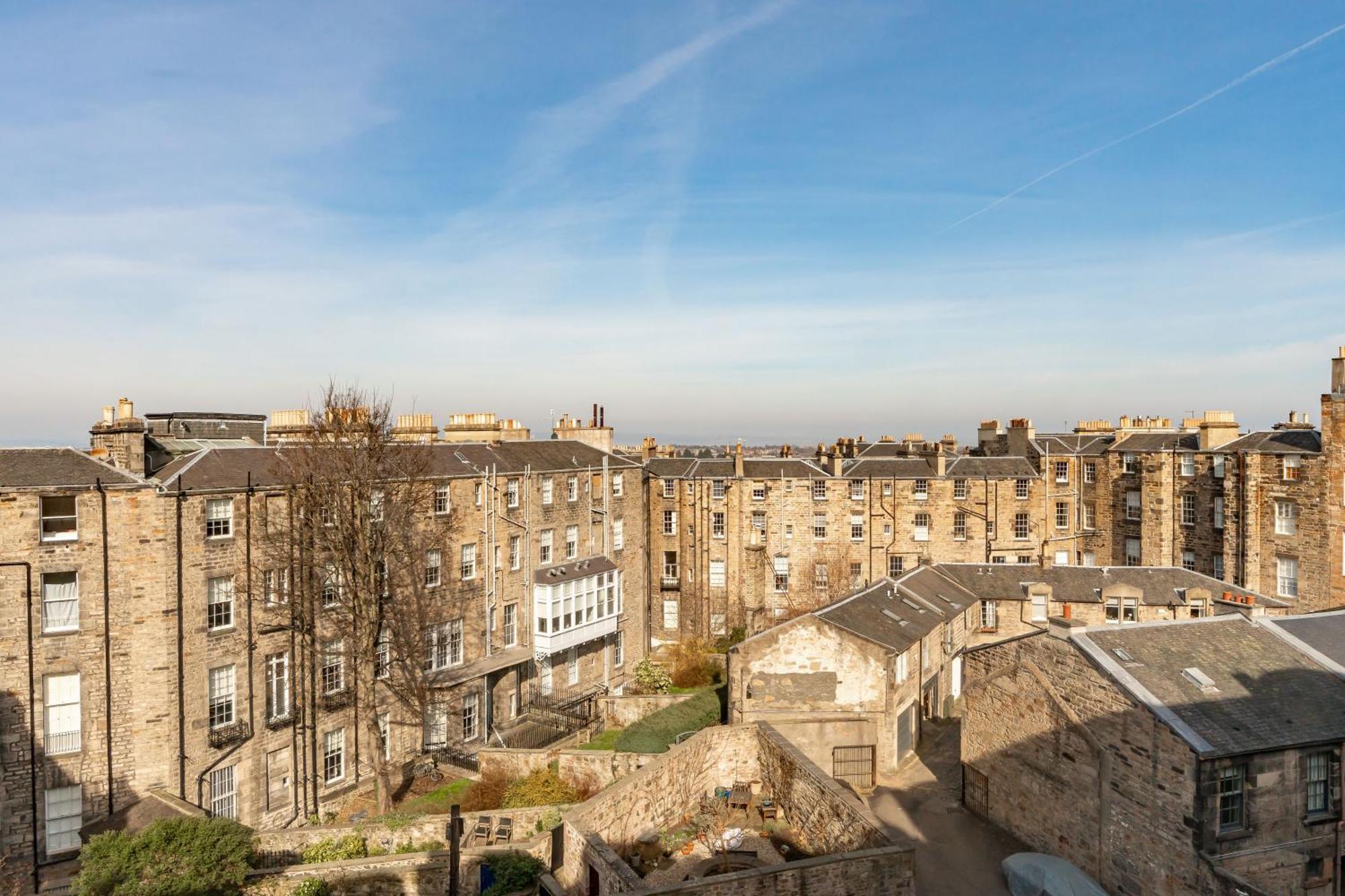 Dragon Suites Luxury Apartments At 9 Albyn Place Edinburgh Exterior photo