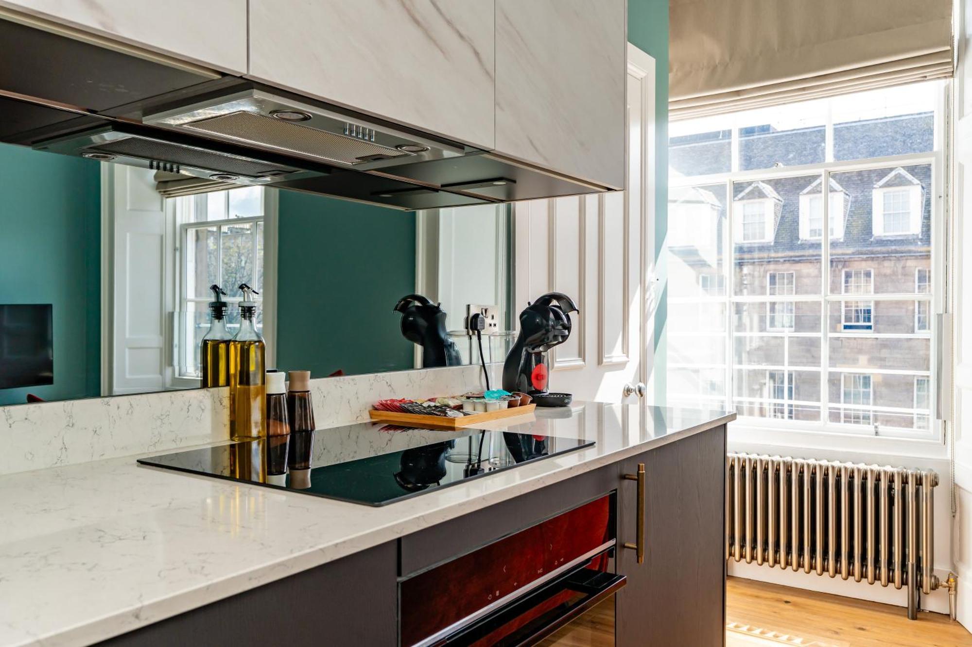 Dragon Suites Luxury Apartments At 9 Albyn Place Edinburgh Exterior photo